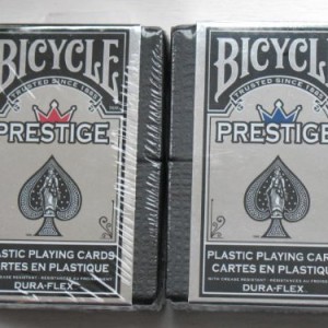 Lot de 2 jeux de cartes Bicycle Prestige 100% Plastique dans leurs coffrets (1 bleu + 1 rouge)
